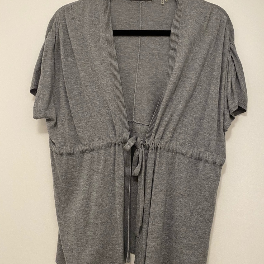 Tahari sweater size medium